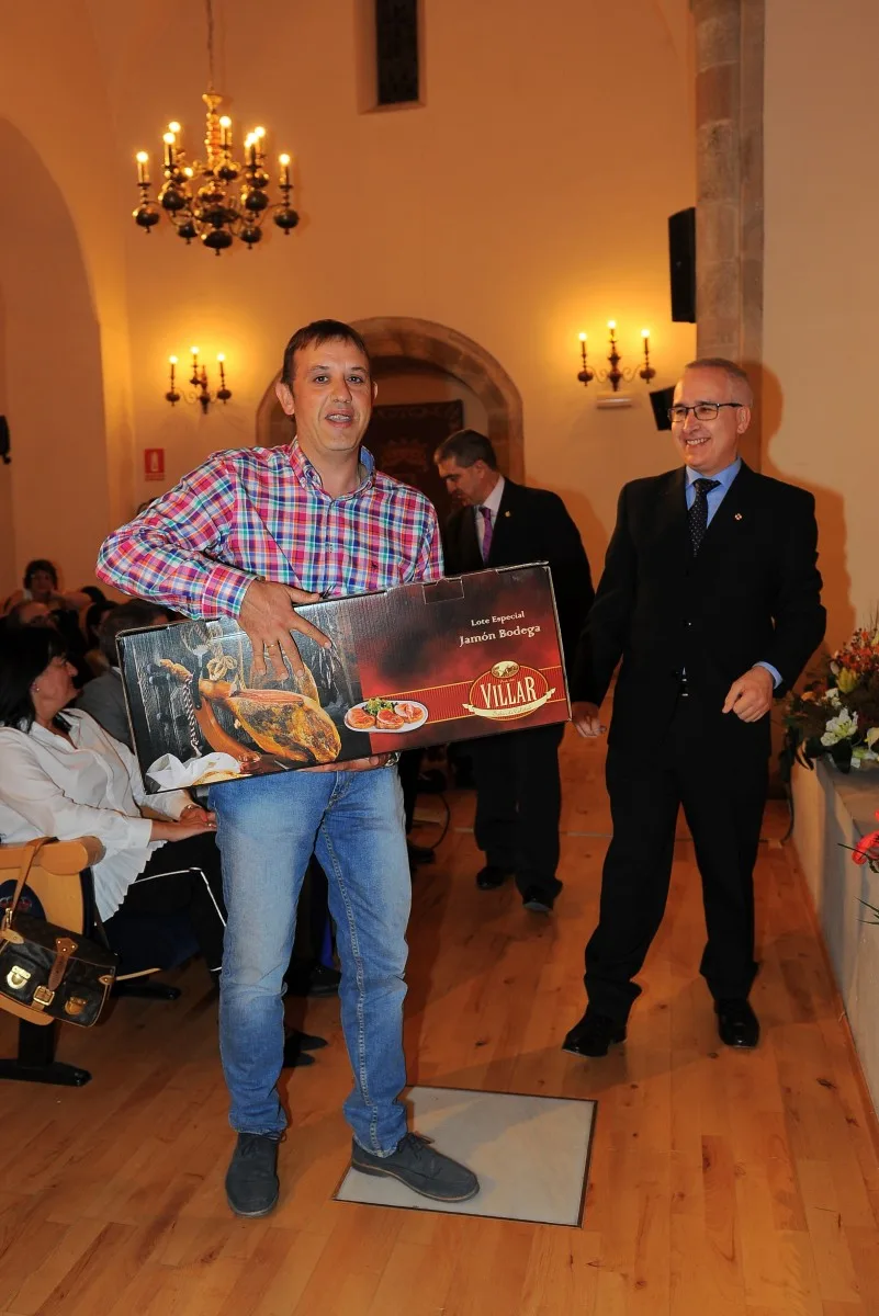 Donante afortunado con Jamón de Cárnicas Villar. Donante afortunado con Jamón de Cárnicas Villar.